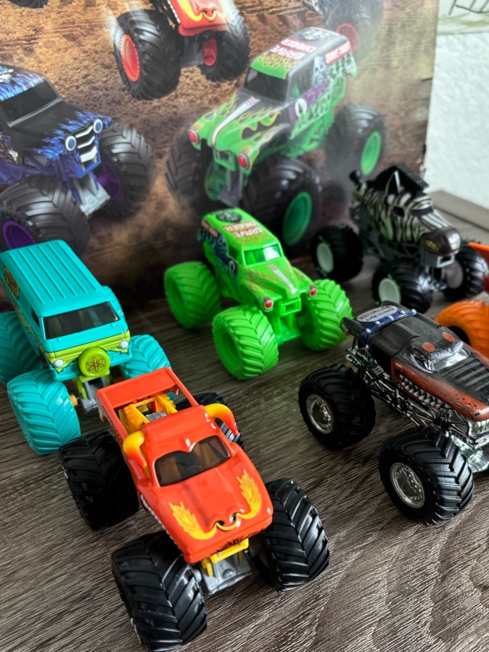 Monster Jam Trucks 1:64 Bundle of Six - Picture 3 of 7